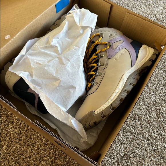 Brand New Waterproof Columbia Newton Ridge Hiking Boots - Picture 4 of 8
